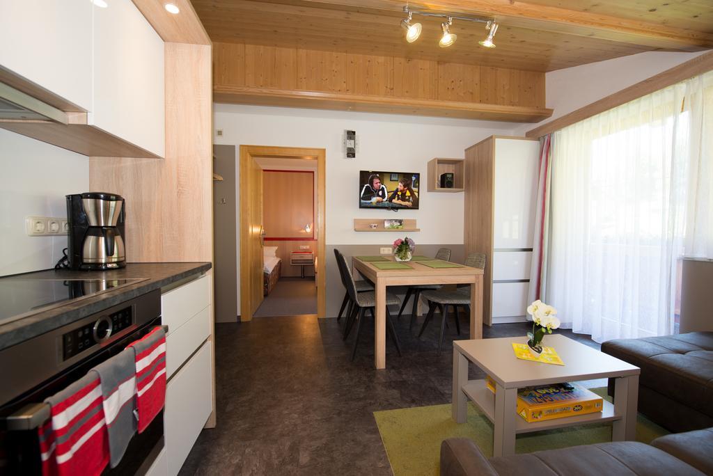 Appartements Schneezauber Lermoos Pokoj fotografie